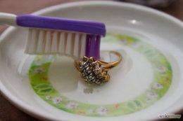 Изображение с названием Clean Old Jewelry and Bring Back the Sparkle and Shine Step 5