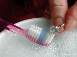 Зубная паста подходит для очистки изделий, которые имеют не слишком большой налет и загрязнения